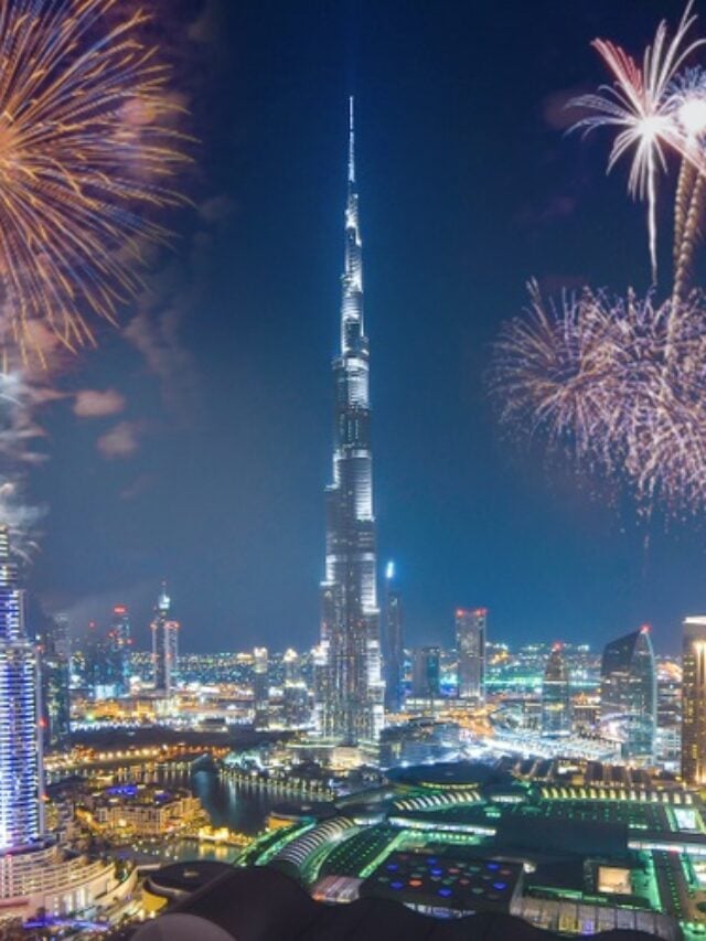 Fireworks,Display,At,Town,Square,Of,Dubai,Downtown,,Dubai,Night