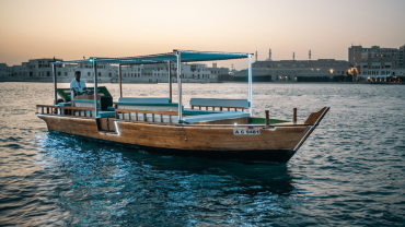 جولة بحرية مع جولات قوارب سي بريز تور في أبوظبي